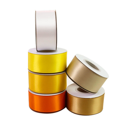 100% poliéster fita de cetim de rosto único em 196 cores personalizadas 38mm 50mm 100 metros/rolo